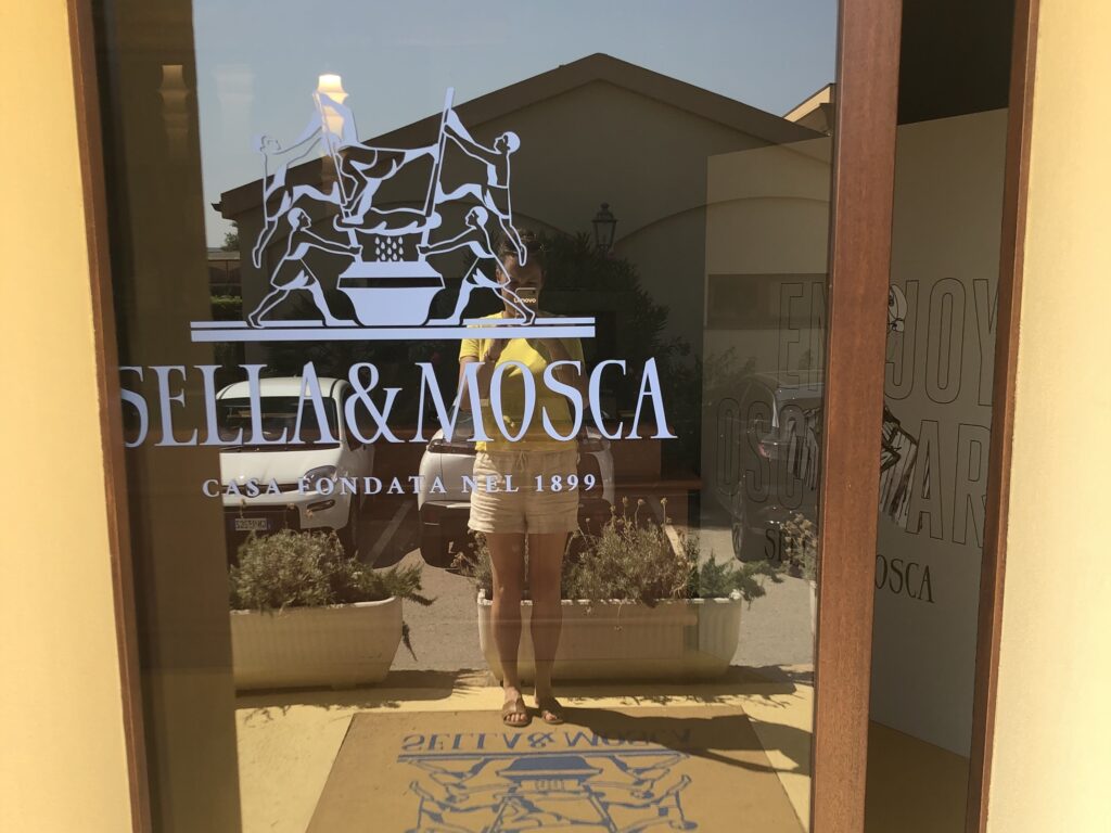 Wejście do sali degustacyjnej Sella & Mosca
