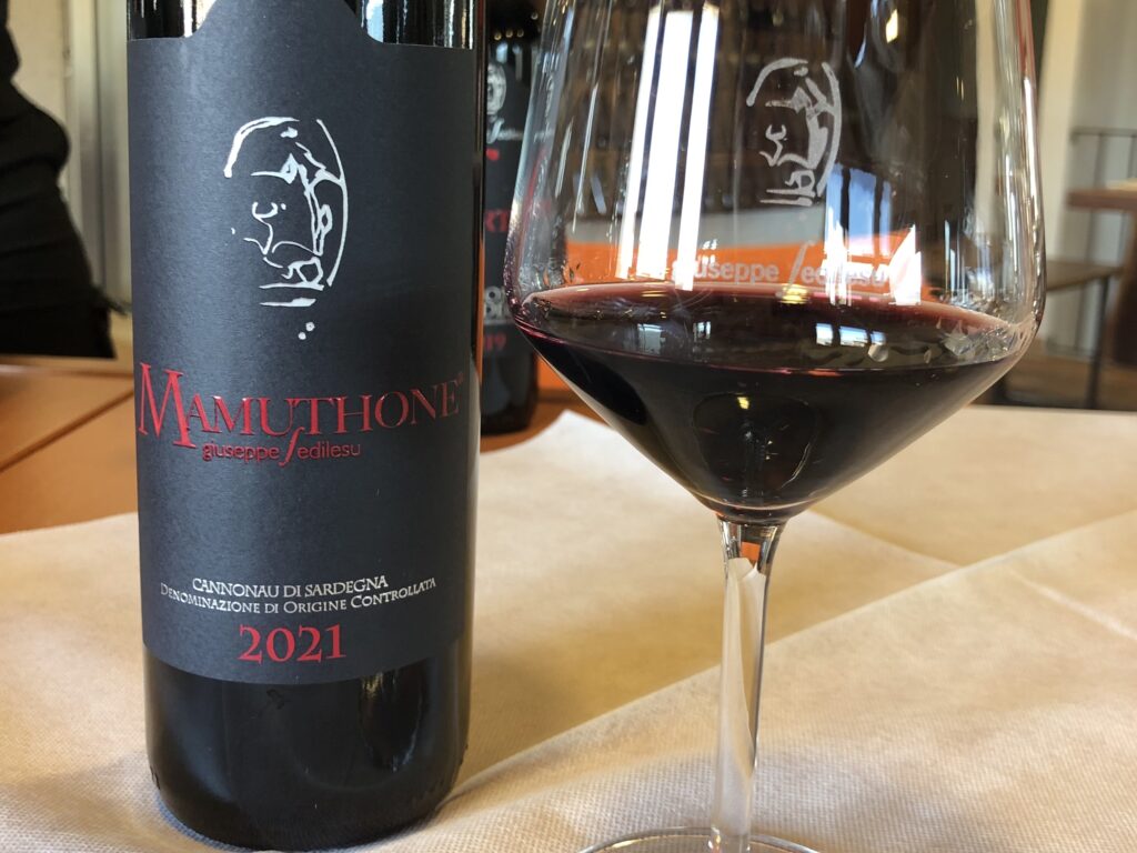Najlepsze wino z Sardynii - Mamuthone
